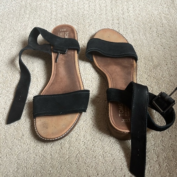 Tom’s women’s black suede sandals. Size 11. - Picture 1 of 4
